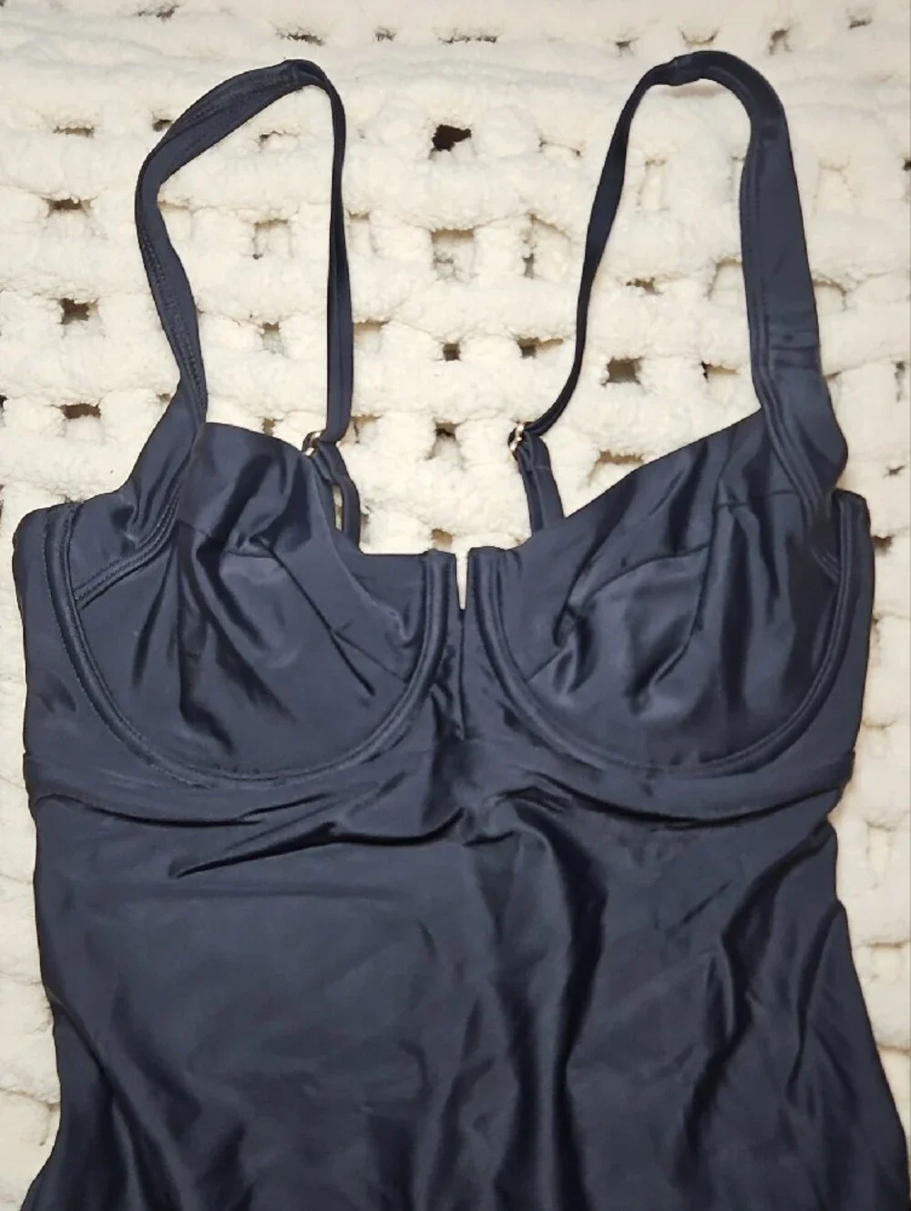 Quince sleek black